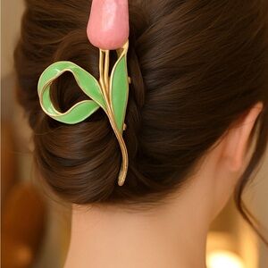 Tulip Hair Clip Pink Flower Claw with Green Leaves Boho Nature-Inspired Hair new